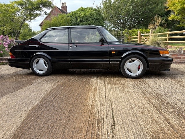 1992 Saab 900 Image 1